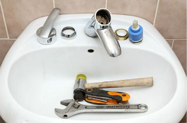 Why Is Pull-Down Kitchen Faucet Leaking At Handle ? 3 Why Is Pull-Down Kitchen Faucet Leaking At Handle ? - Blog - 3