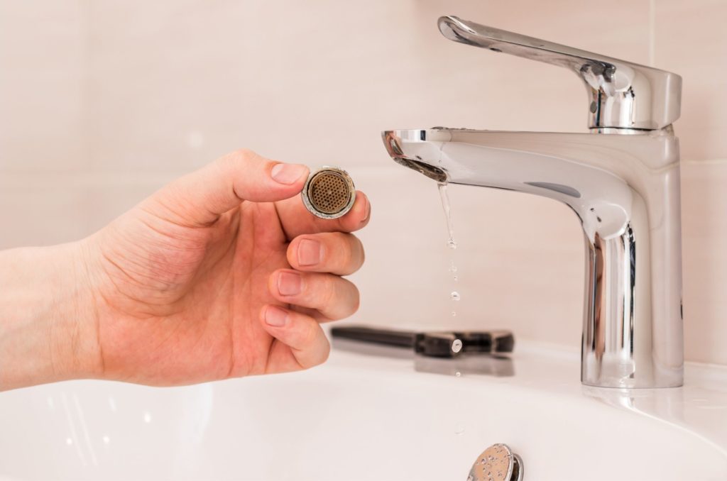 How to Remove an Aerator from a Kitchen Faucet: A Step-by-Step Guide 1 How to Remove an Aerator from a Kitchen Faucet: A Step-by-Step Guide - Blog - 1