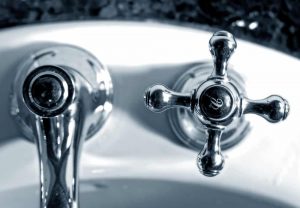 how to reverse faucet handle direction