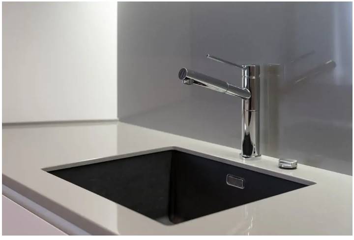 Quartz Vs Stainless Steel Sink: Full Comparison - Blog - 1