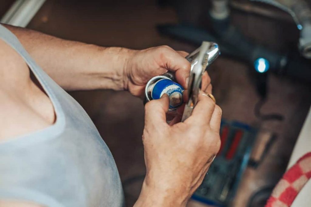 How To Fix A Stiff Faucet Handle Step By Step