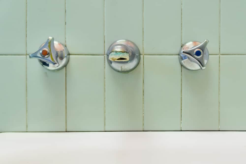 How To Remove A Tub Spout That Is Stuck Full Guide