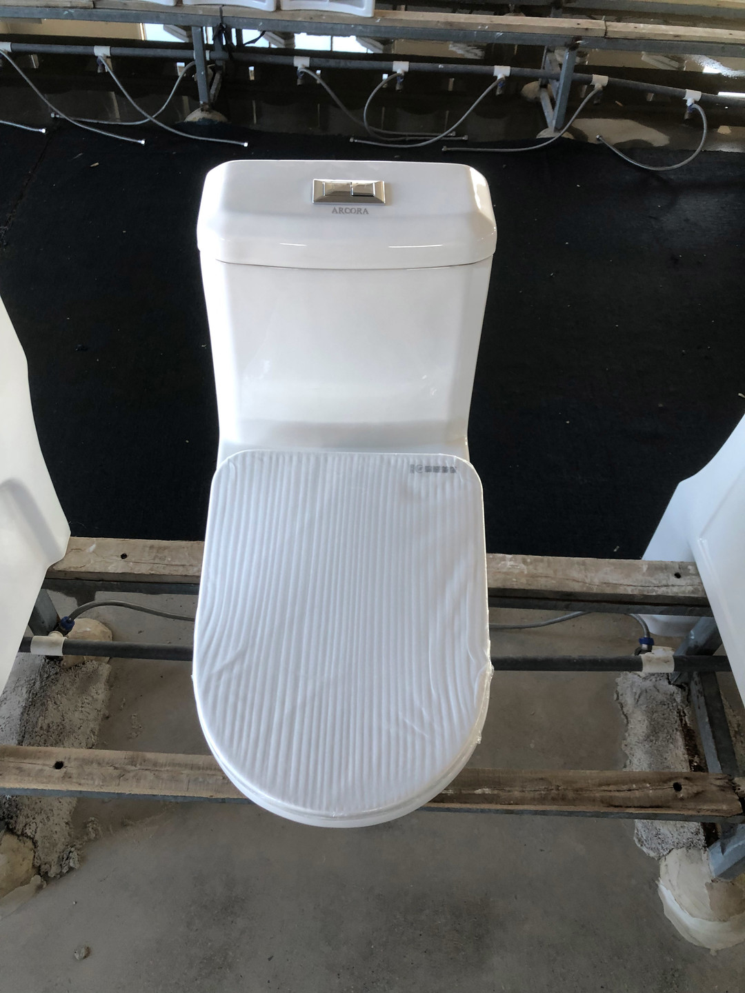 ARCORA Two-Piece Toilet Flush Toilet with Soft Close Seat for Bathrooms