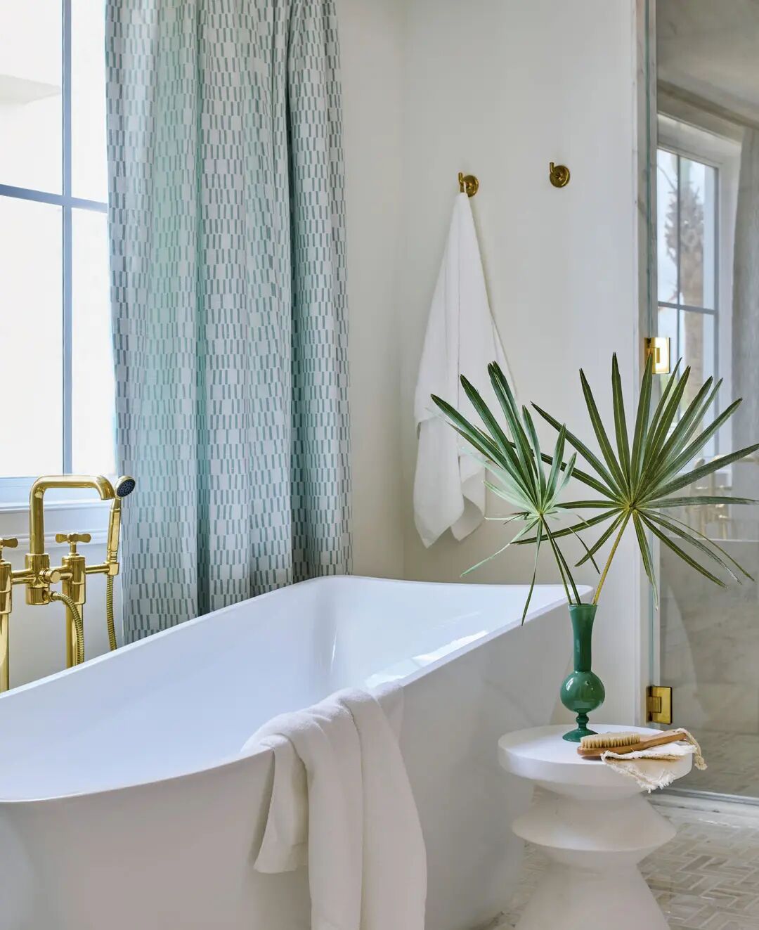 Bright Palm City villa interior with balanced style and lively color palette